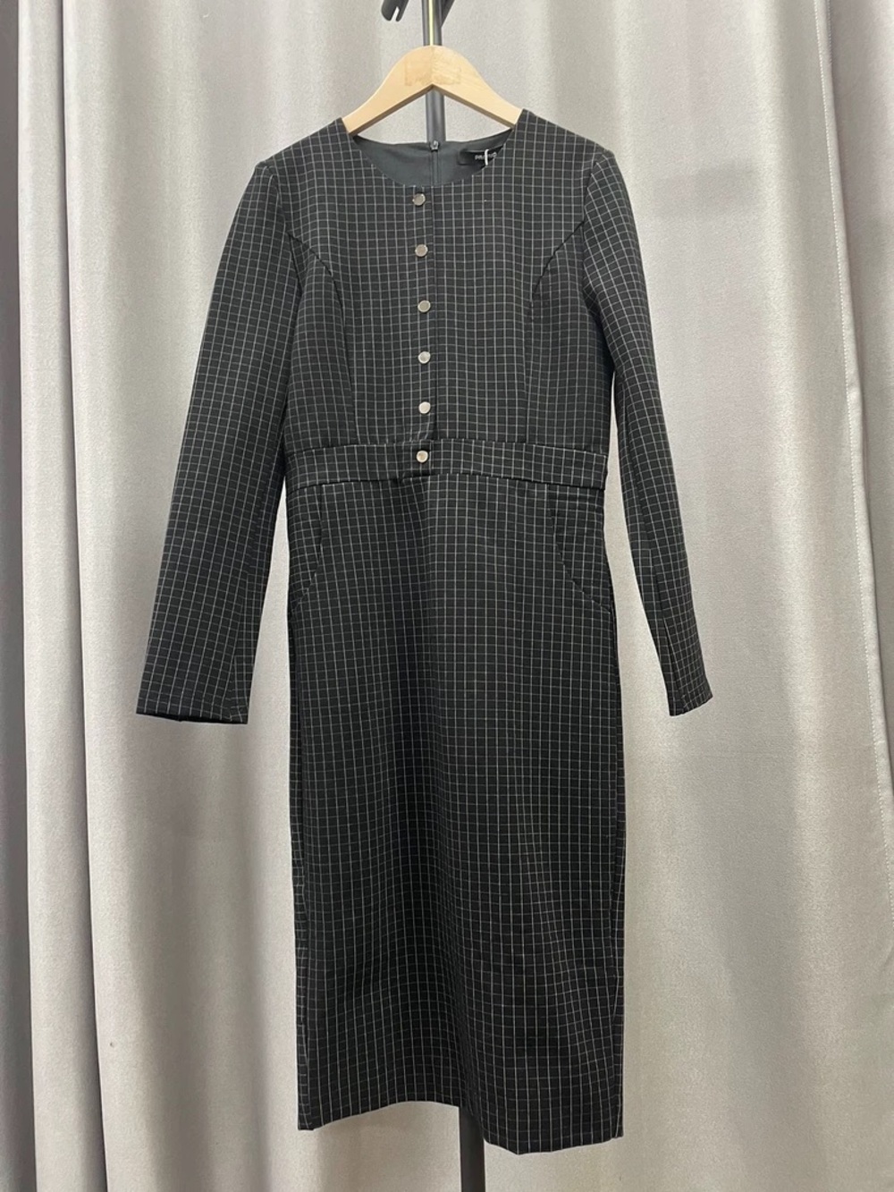 Classic Black Windowpane Sheath Dress - Brand